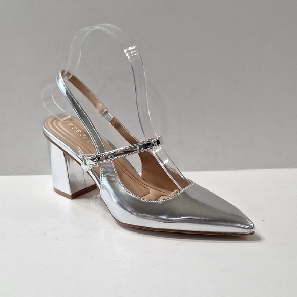 BCBG NEW Pointed Toe Preppy Mary Jane Silver Slingback Block Heel Shoes Size 8M - Picture 1 of 13